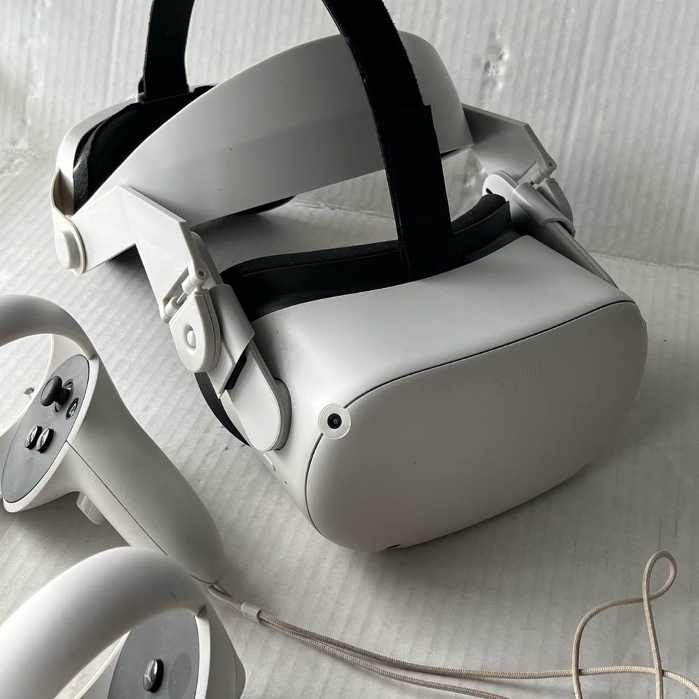 Meta Oculus Quest 2 +